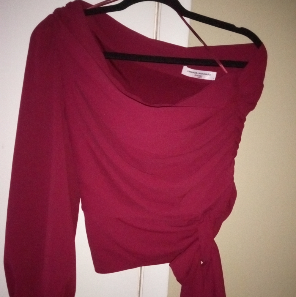 New one sleeve Amanda upRichard burgundy blouse